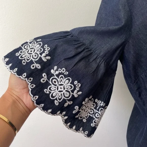 Ann Taylor Chambray Embroidered Tunic Top Bell Sleeves Boho Size M NWT - Picture 3 of 7